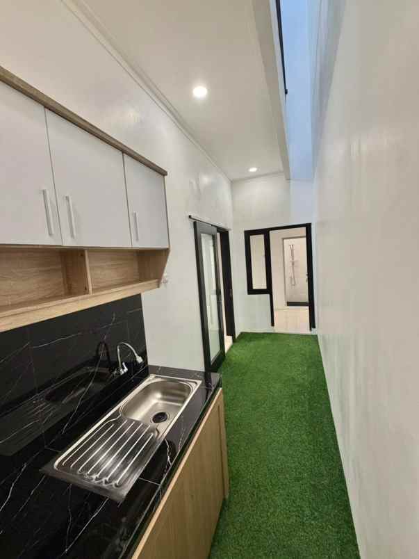 rumah modern jagakarsa 2 lantai siap tempati sekarang