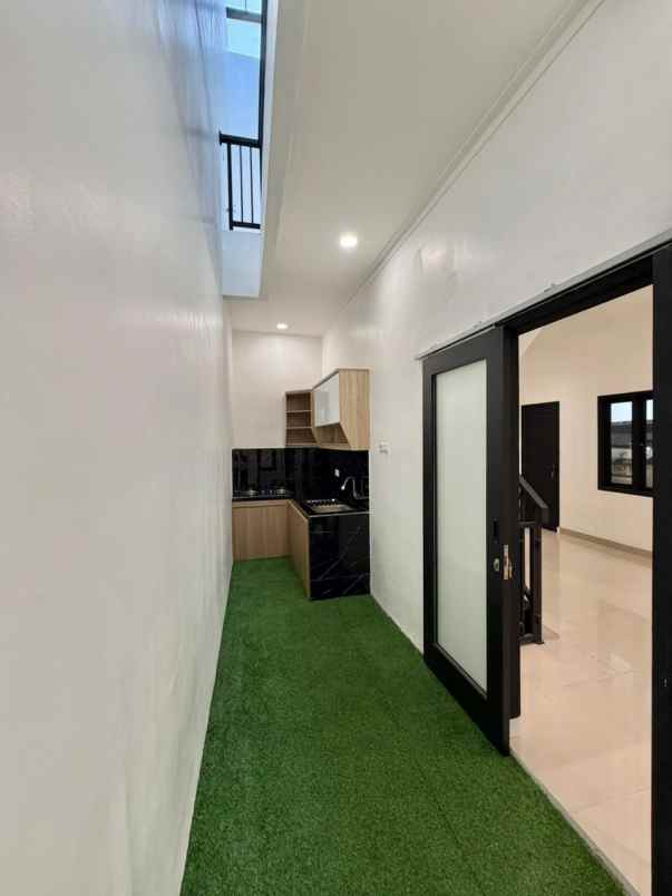 rumah modern jagakarsa 2 lantai siap tempati sekarang