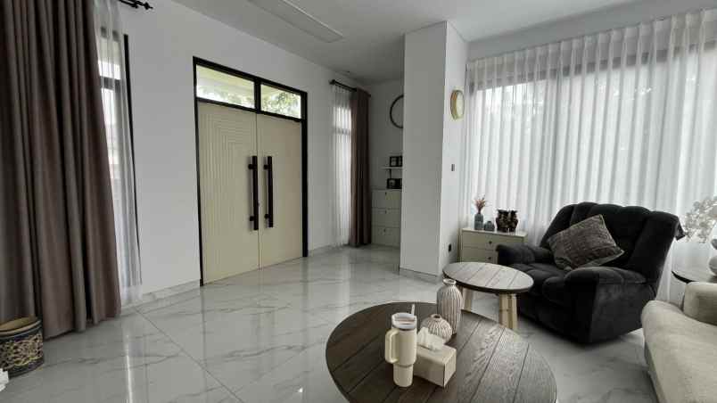 rumah modern minimalis 3 lantai rooftop hanya 2 6 m