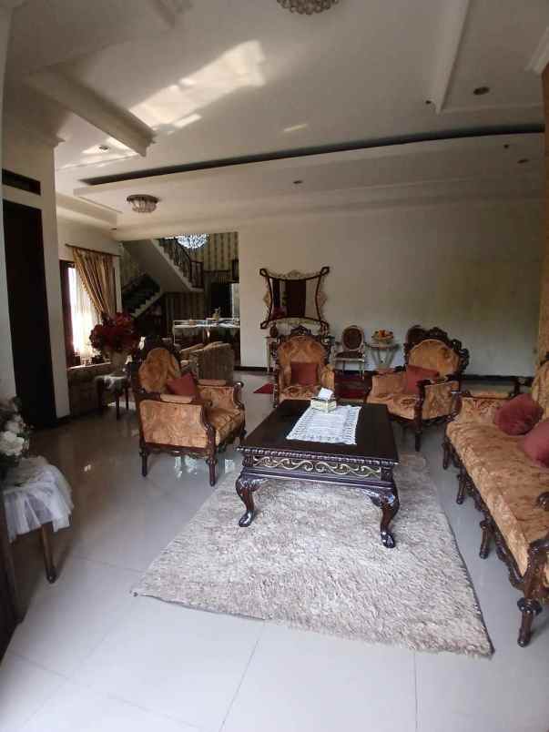 rumah pekarangan luas bonus tempat usaha di sawangan