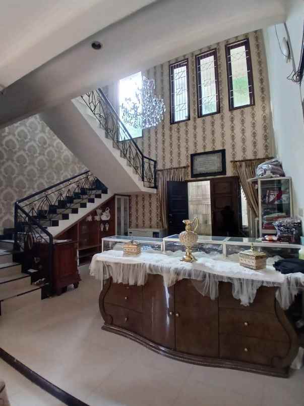 rumah pekarangan luas bonus tempat usaha di sawangan