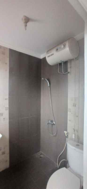 rumah siap huni 2 lt strategis di pd melati bekasi