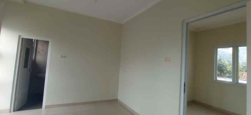 rumah siap huni 2 lt strategis di pd melati bekasi