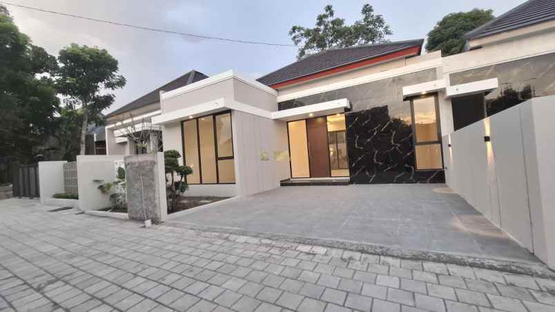 rumah siap huni tanah luas dekat pasar jangkang sleman