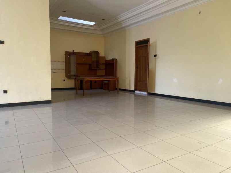 rumah sidosermo surabaya selatan strategis siap huni