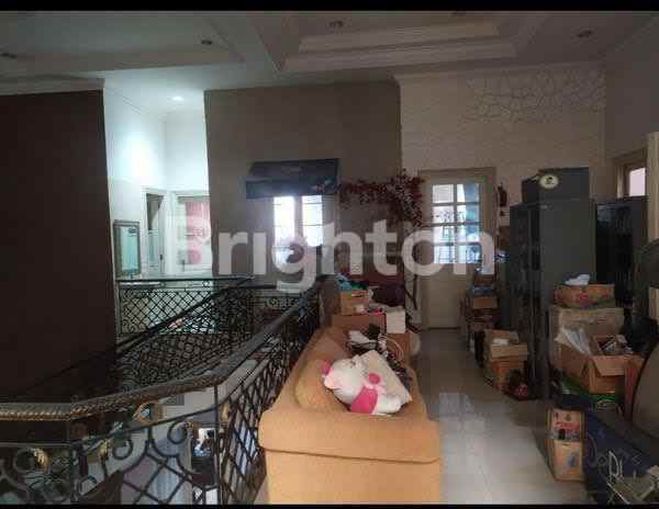 rumah taman asri sidoarjo 2 lantai hadap barat