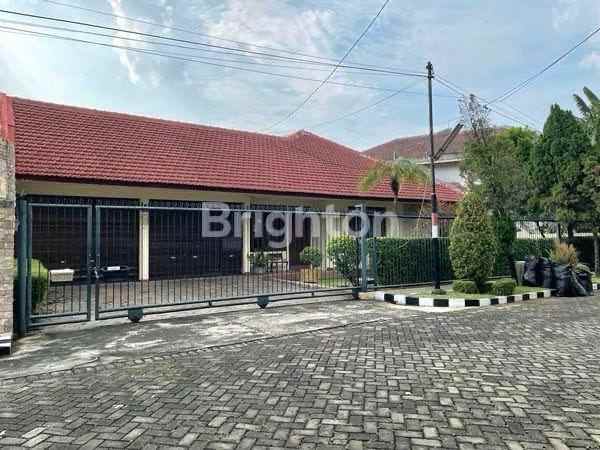 rumah taman prapen hadap timur surabaya