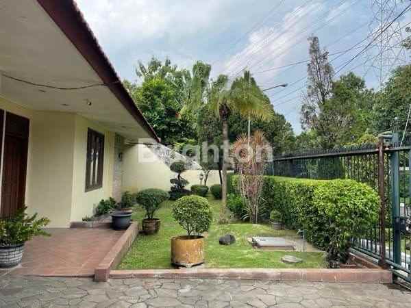 rumah taman prapen hadap timur surabaya
