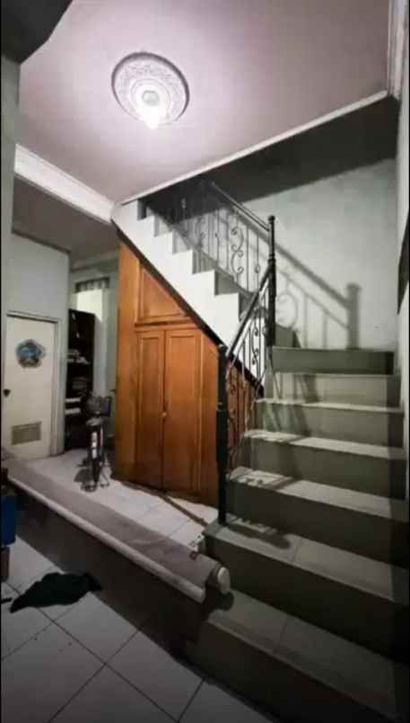 rumah tingkat di perumnas 1 bekasi barat