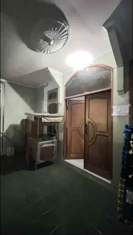 rumah tingkat di perumnas 1 bekasi barat