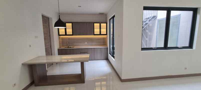 rumah tingkat di perumnas 1 bekasi barat