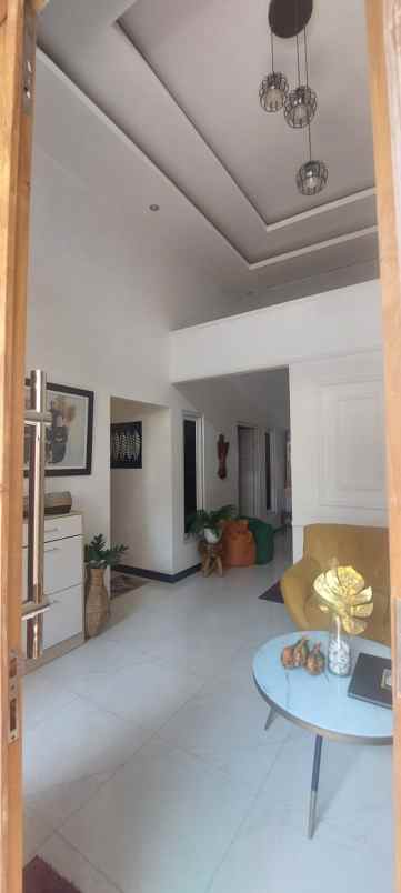 rumah view cantik menarik srinindito semarang barat