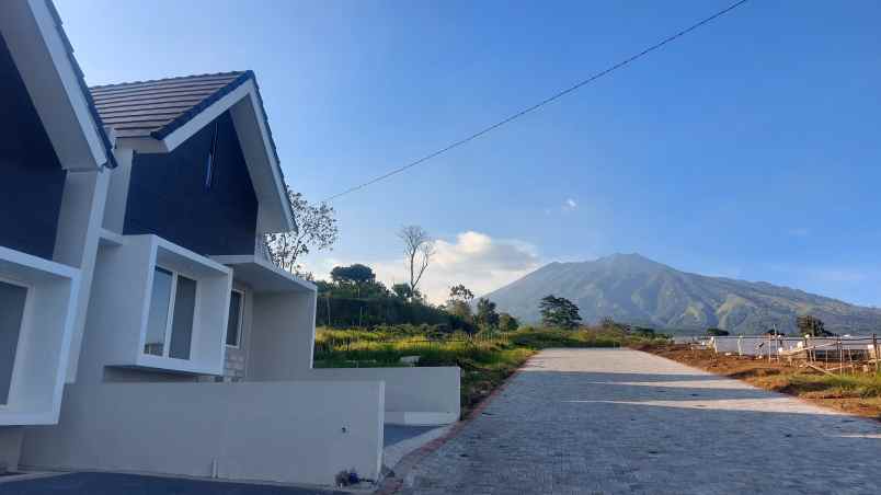 rumah villa di karangploso malang