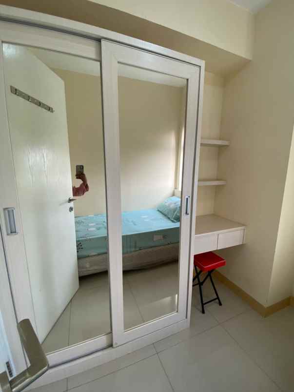 sewa apartemen studio furnished di green pramuka city
