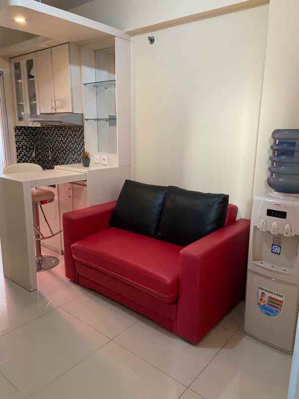 sewa apartemen studio furnished di green pramuka city