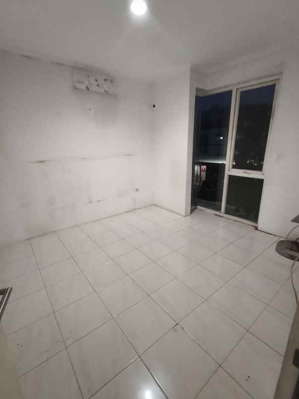 sewa rumah green court cengkareng