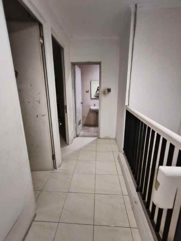 sewa rumah green court cengkareng