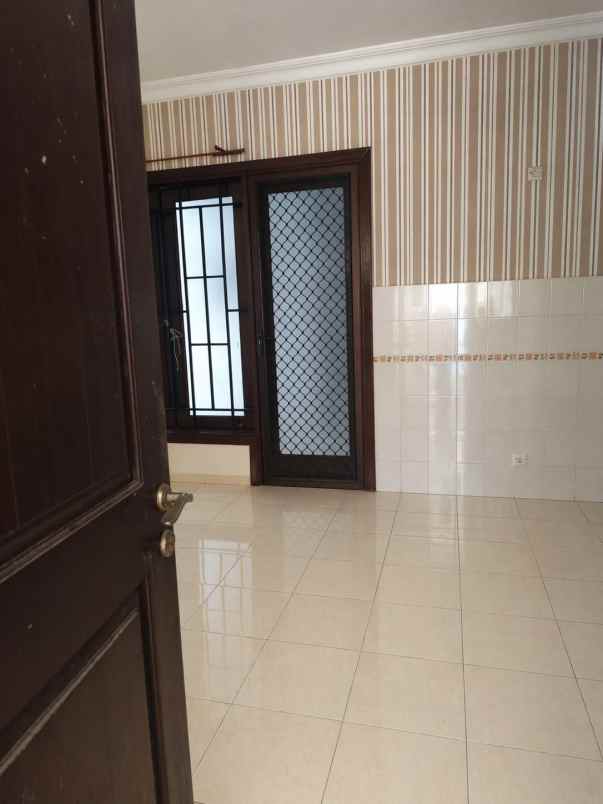 sewa rumah modern minimalis semi furnished