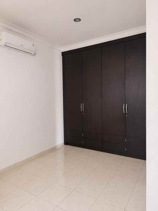 sewa rumah modern minimalis semi furnished