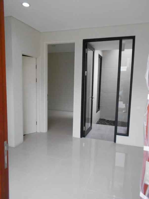 sewa rumah siap huni 2 lantai