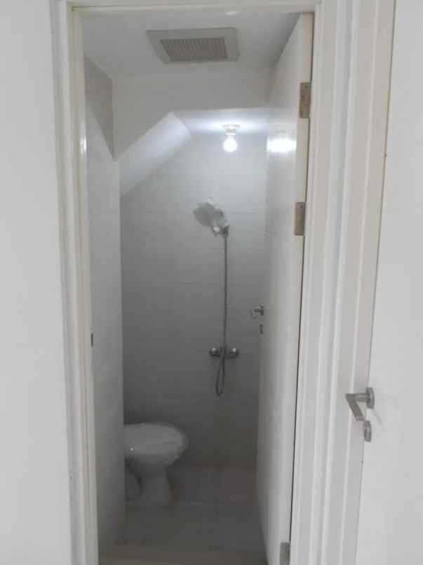 sewa rumah siap huni 2 lantai
