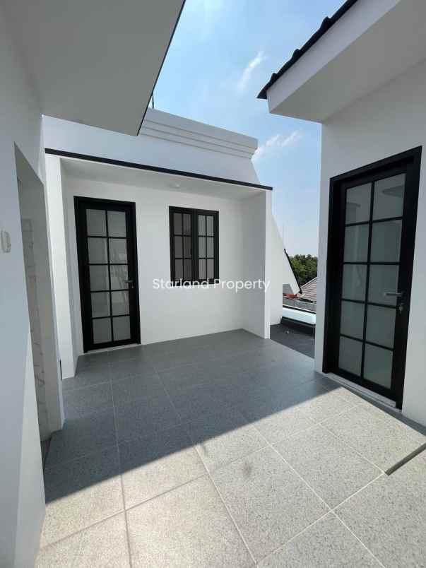 siap huni rumah mewah 3 lantai harga 2 7 m di joglo