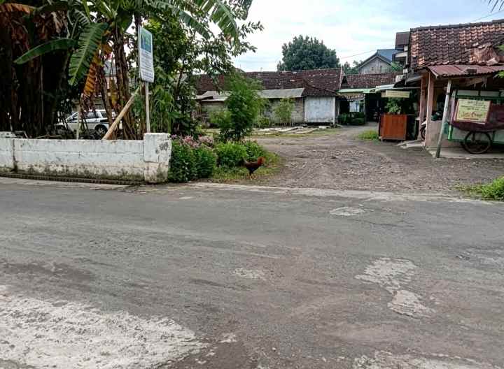 tanah cantik 750 meter barat kampus ugm yogyakarta