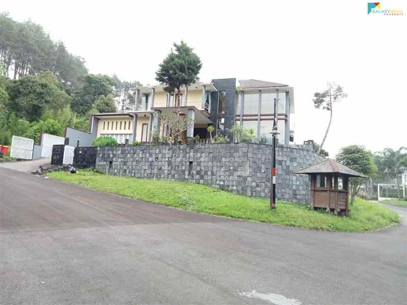 villa cihideung setiabudi