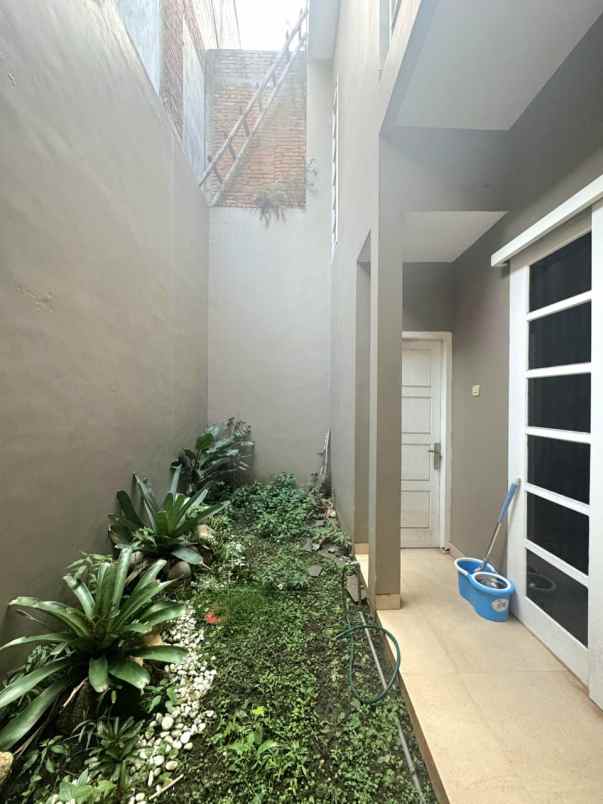 villa minimalis siap huni lokasi dekat bns