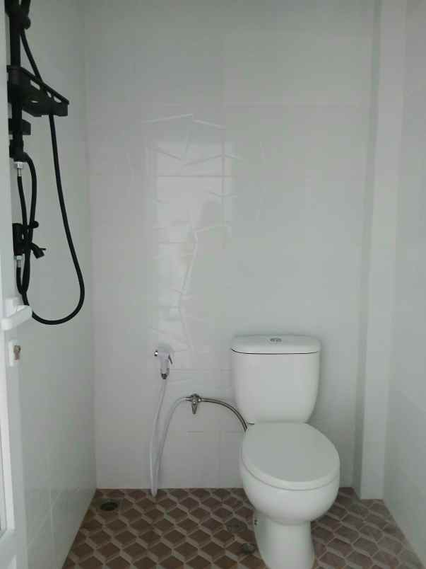 cari rumah luas nyaman aman dan dekat jakarta