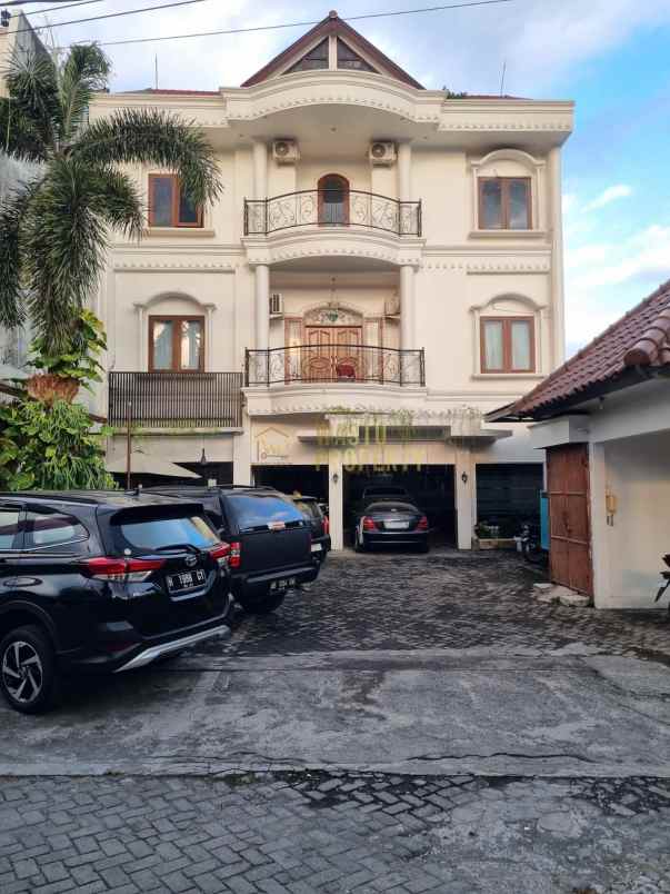 dijual cepat hotel bintang 1 di belakang amplaz
