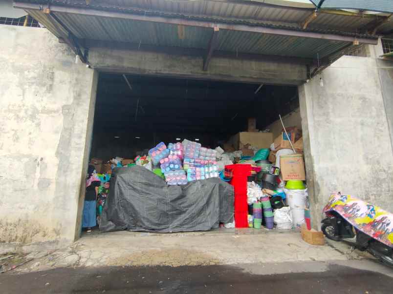 dijual gudang di ngasem solo