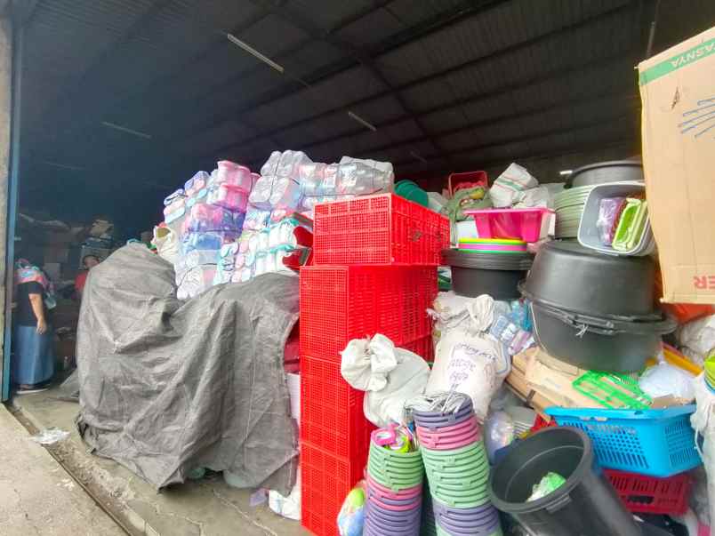 dijual gudang di ngasem solo