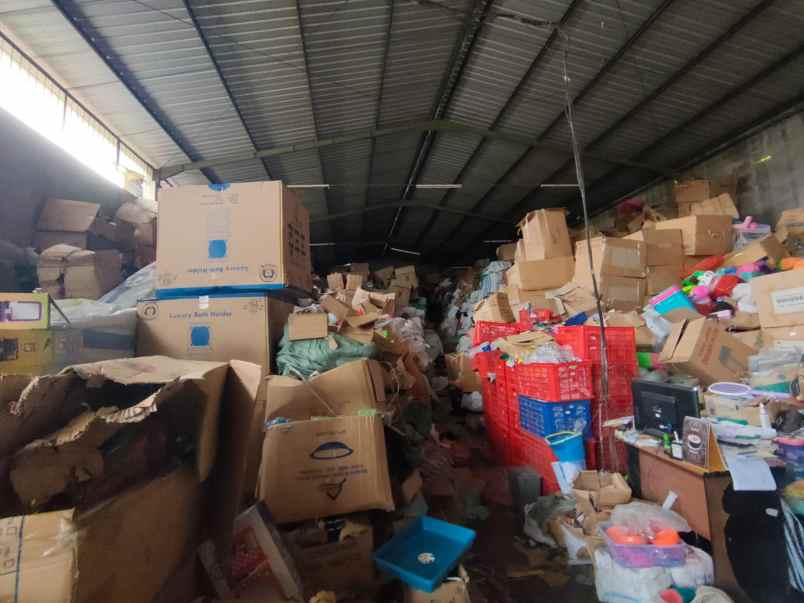 dijual gudang di ngasem solo