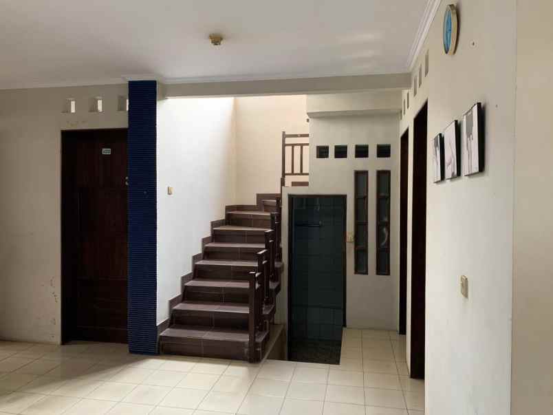 dijual kost jl hegarmanah