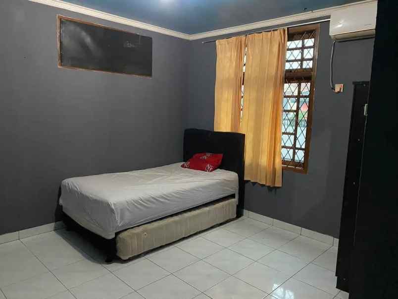 dijual kost jl pangkalan jati cipinang