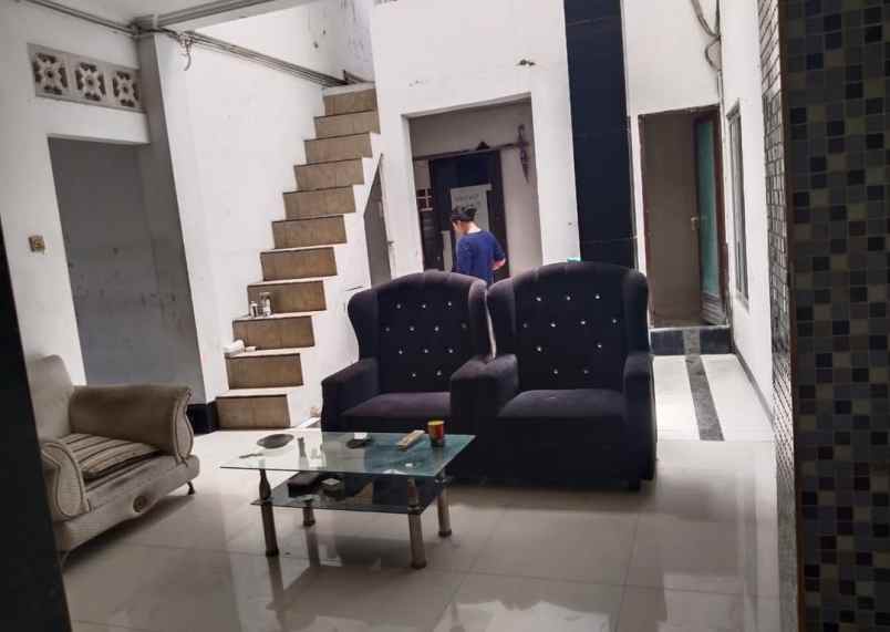 dijual kost semampir tengah medokan