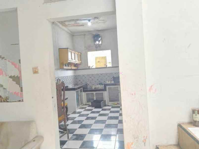 dijual kost semampir utara