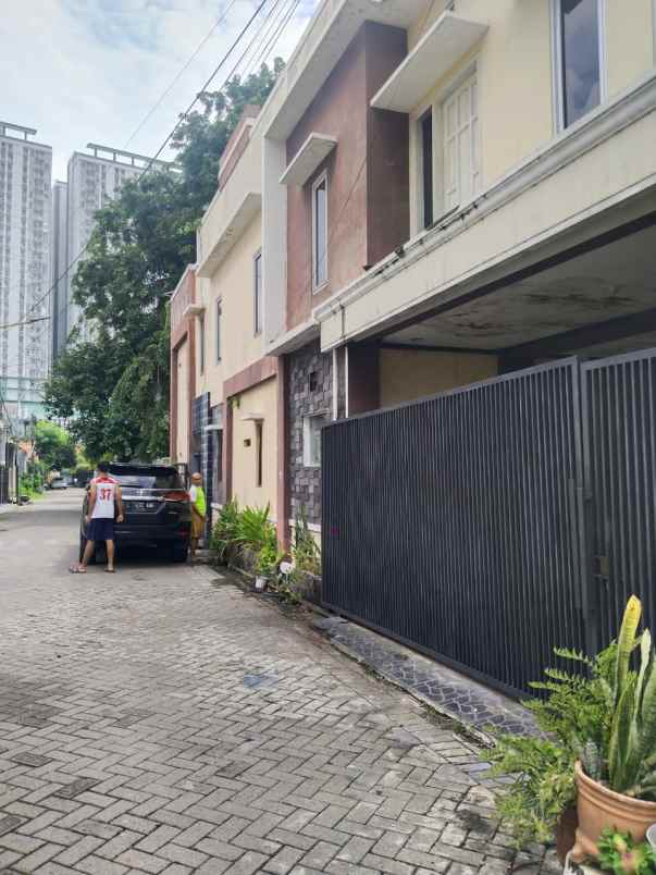 dijual kost semampir utara