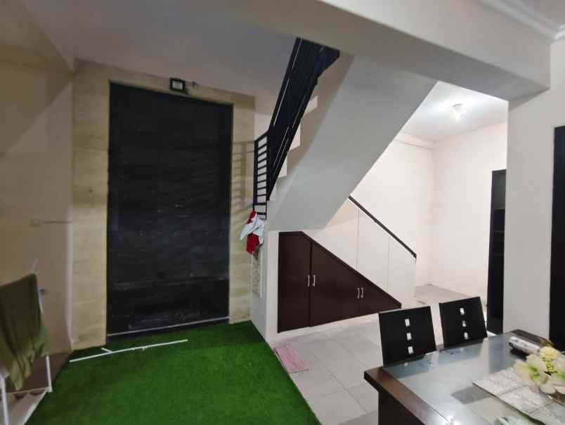dijual rumah 1 5 lantai lokasi cengger ayam malang