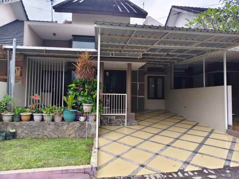 dijual rumah 1 5 lantai lokasi cengger ayam malang