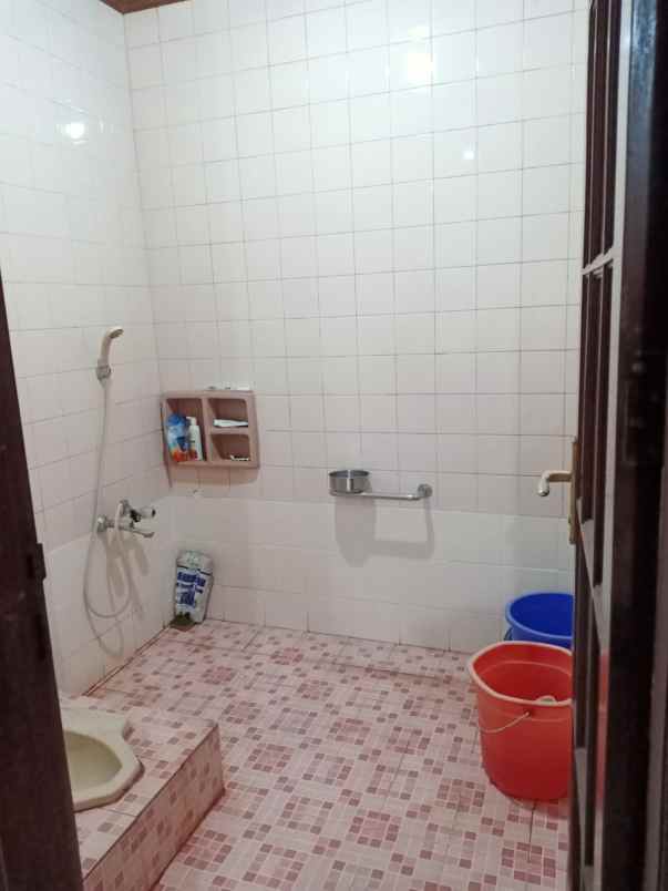 dijual rumah 2 lantai mewah arsitektur motif kayu jati