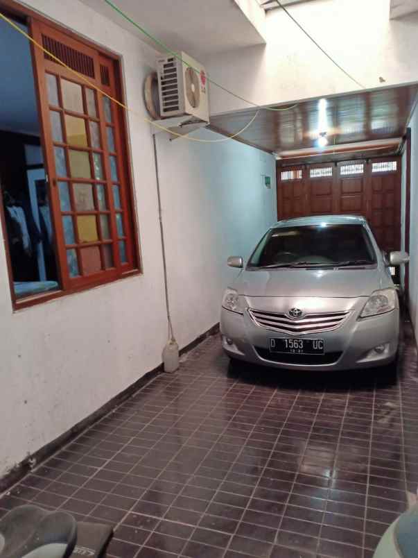 dijual rumah 2 lantai mewah arsitektur motif kayu jati