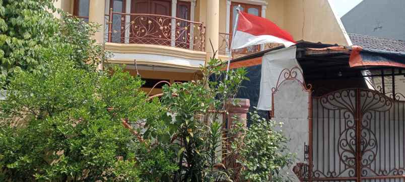 dijual rumah 2 lantai murah