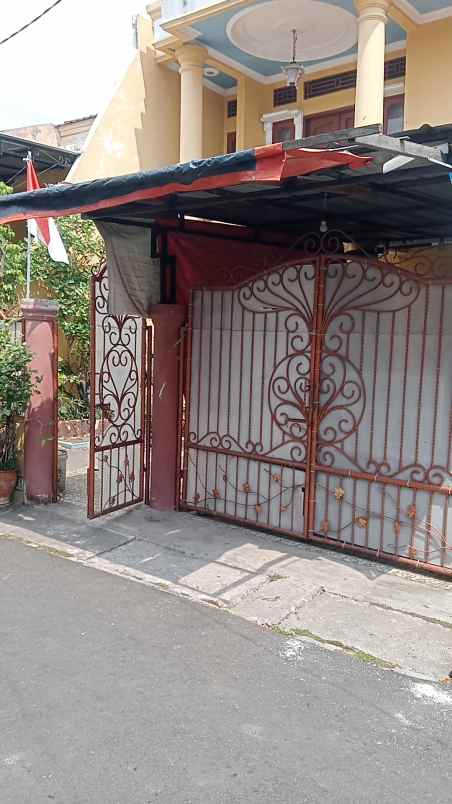 dijual rumah 2 lantai murah