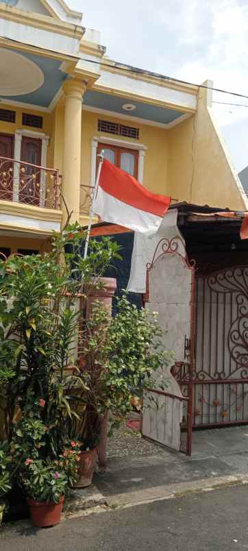 dijual rumah 2 lantai murah