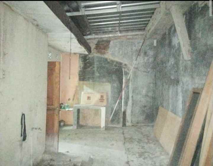 dijual rumah apa ada nya lokasi strategis di perumahan