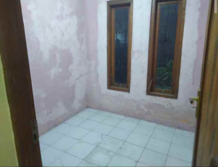 dijual rumah apa ada nya lokasi strategis di perumahan