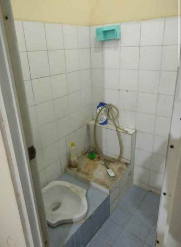 dijual rumah apa ada nya lokasi strategis di perumahan