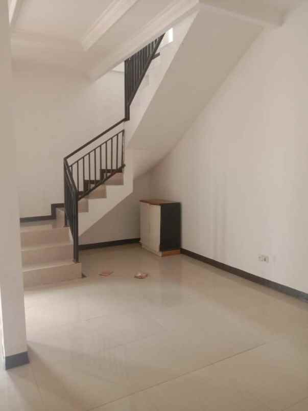 dijual rumah arcamanik